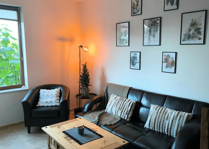 Apartman Pine's - Cozy With Free Bottle Of Wine, Private Wifi, Free Parking