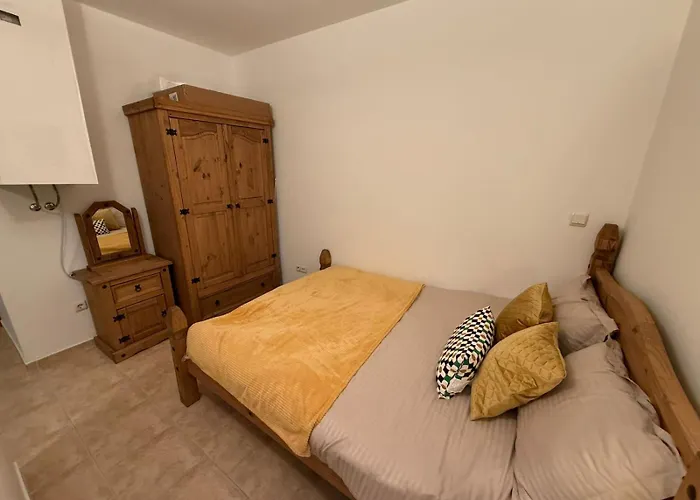 Pine's - Cozy With Free Bottle Of Wine, Private Wifi, Free Parking Apartman Banszko