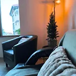 Pine's , Private Wifi, Free Parking Appartement *